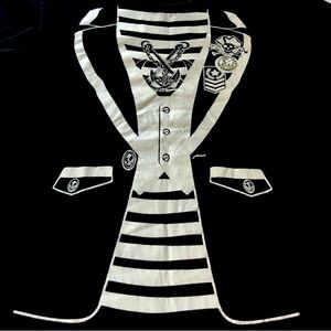 Black sturdy t-shirt with white Tuxedo Pirate graphic bejeweled Punx no 8, sz M